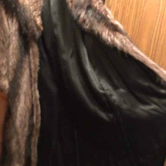 FUR COATS - Picture 9 of 9